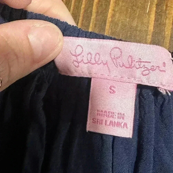 lilly pulitzer S navy blue off the shoulder flutter sleeve top - Picture 3 of 6